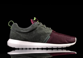 NIKE ROSHERUN NM FB RIVER ROCK VILLAIN RED