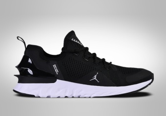 NIKE AIR JORDAN REACT HAVOC BLACK WHITE