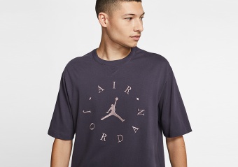 NIKE AIR JORDAN GRAPHIC TEE GRIDIRON