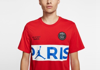 NIKE AIR JORDAN PSG PARIS SAINT-GERMAIN WORDMARK TEE UNIVERSITY RED