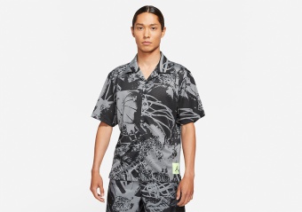 NIKE AIR JORDAN FLIGHT PRINTED SHORT SLEEVE BUTTON DOWN BLACK