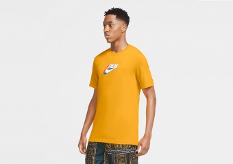 NIKE GIANNIS SWOOSH FREAK DRI-FIT TEE UNIVERSITY GOLD