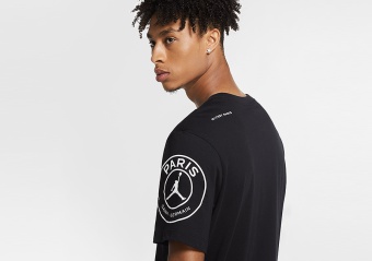 NIKE AIR JORDAN PSG PARIS SAINT-GERMAIN LOGO TEE BLACK