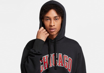 NIKE NBA CHICAGO BULLS STATEMENT EDITION PULLOVER FLEECE HOODIE BLACK