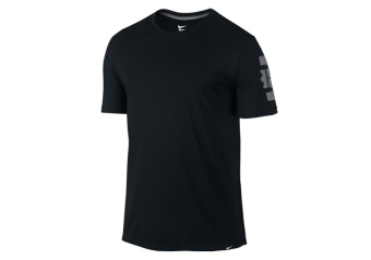NIKE LEBRON 23 PLACEMENT TEE BLACK